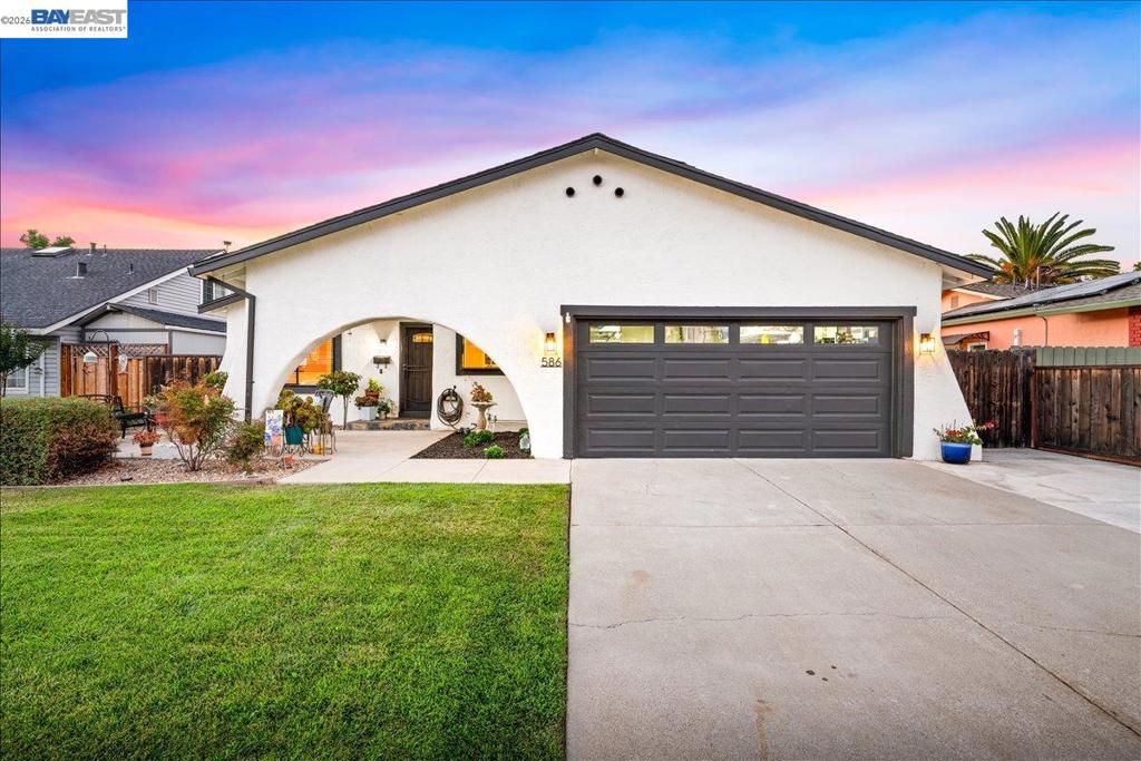 586 Colusa Way WAY