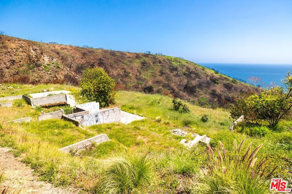Photo of 20704 Eagle pass Drive, Malibu, CA 90265 (MLS # 25530747)