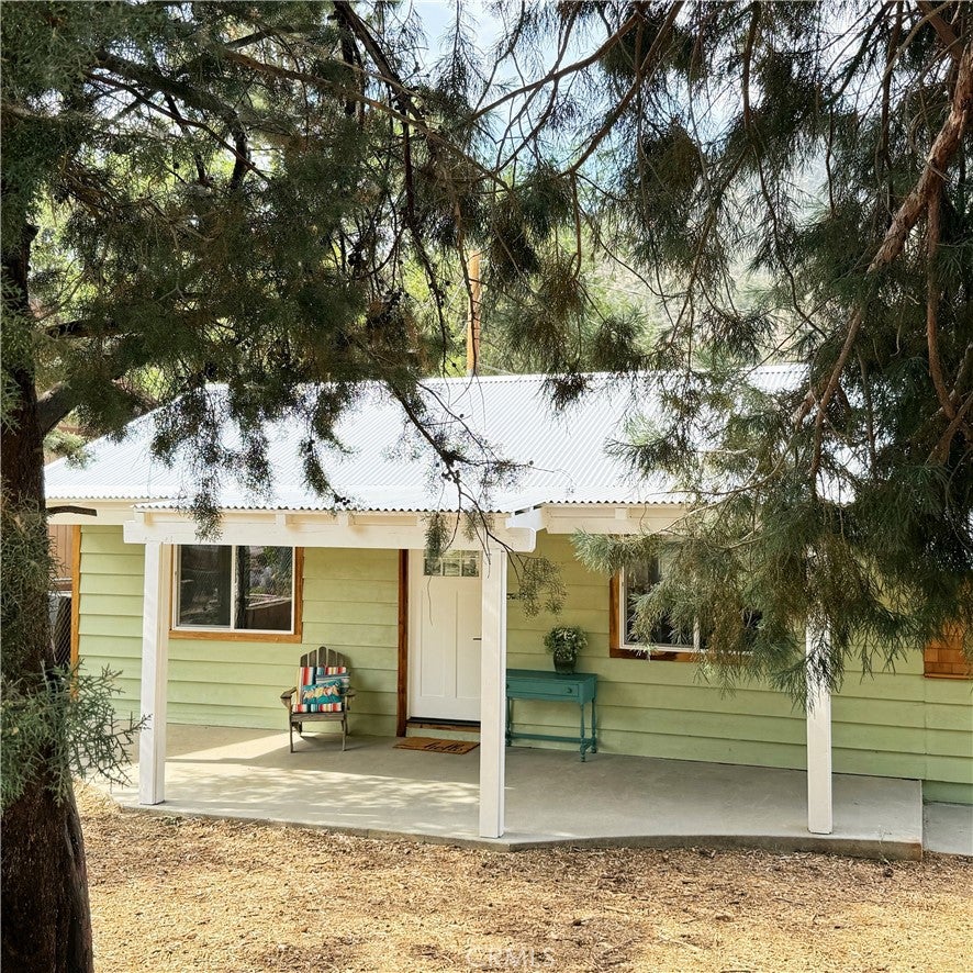6513 Lowry Lane