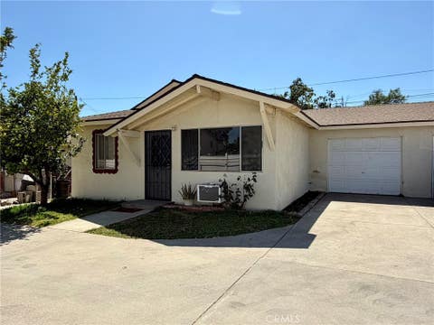 Photo of 1018 W 3rd Street #2, Azusa, CA 91702 (MLS # CV26163765)
