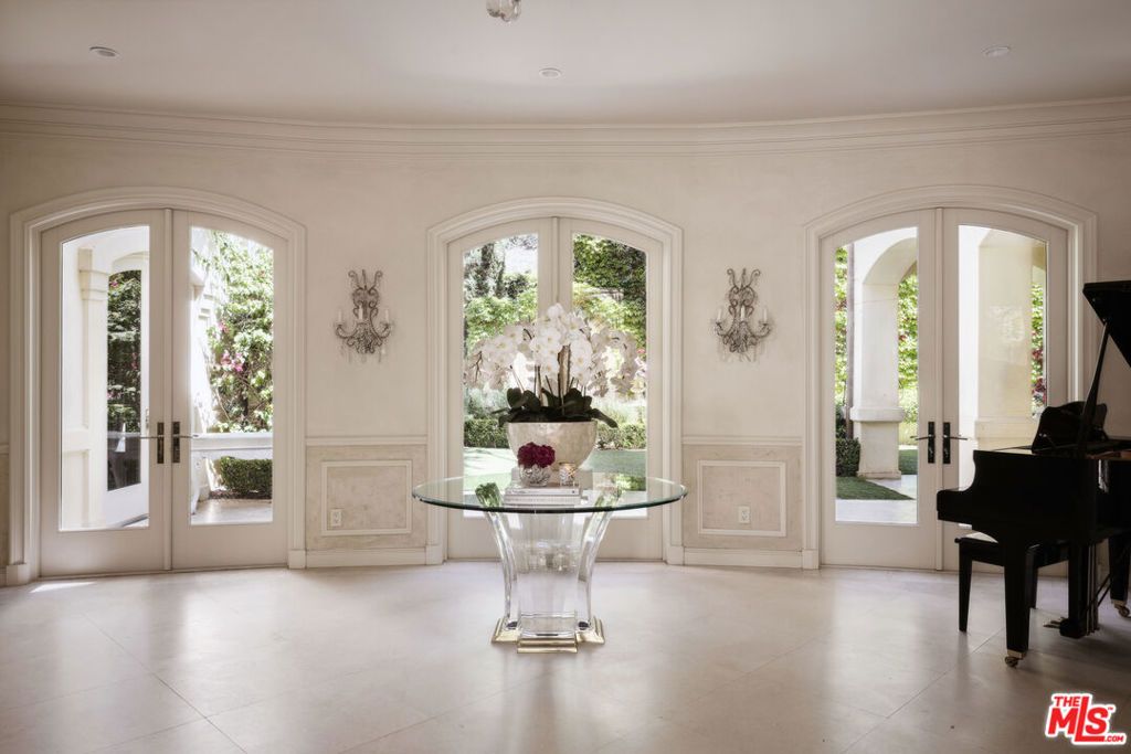 Photo of 1160 Chantilly Road, Los Angeles, CA 90077 (MLS # 25571753)