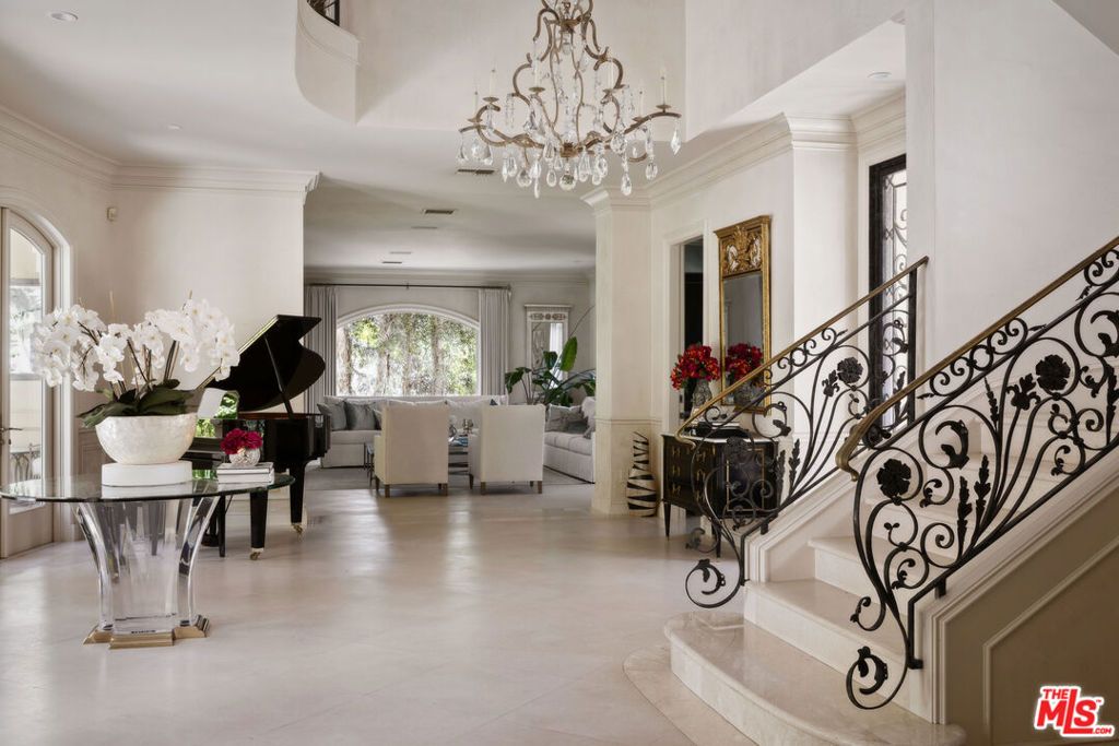 Photo of 1160 Chantilly Road, Los Angeles, CA 90077 (MLS # 25571753)