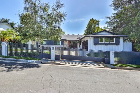 Photo of 11520 Duque DR, Studio City, CA 91604 (MLS # GD26130647)
