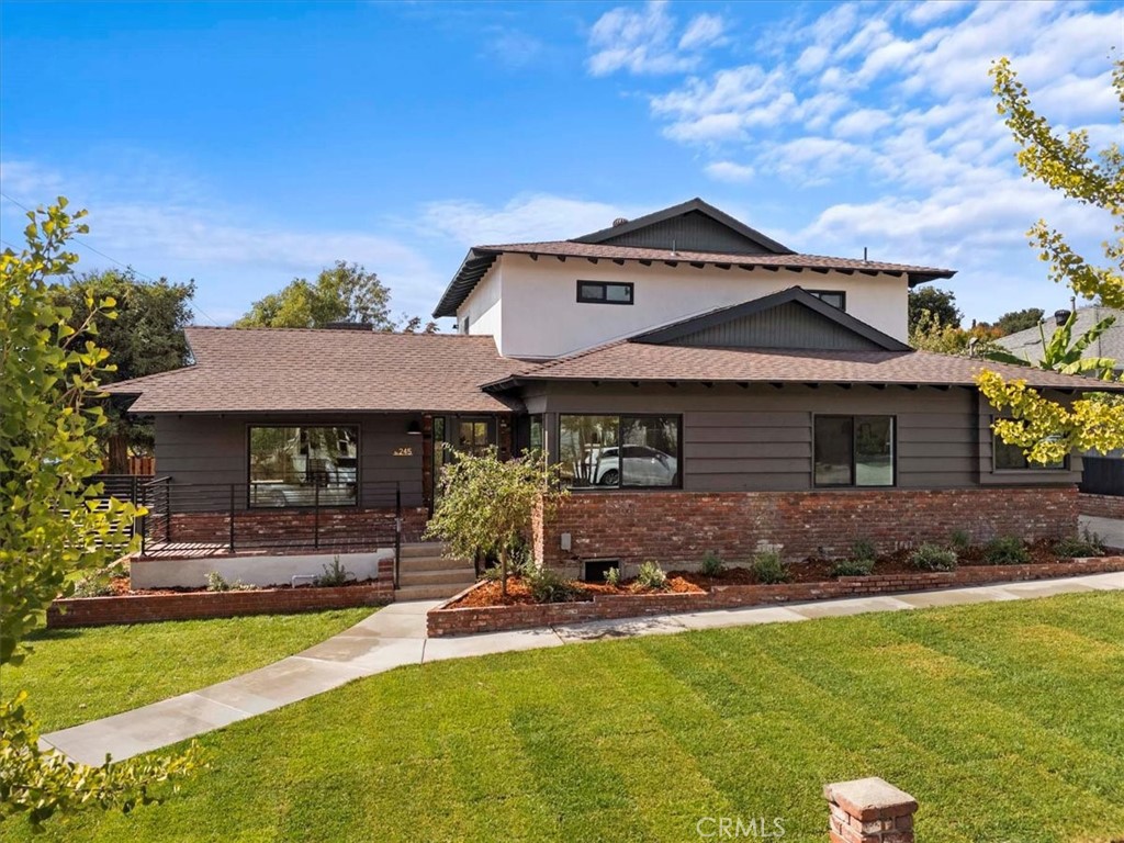 245 W Laurel