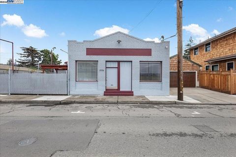 Photo of 2006 Clement Ave, Alameda, CA 94501 (MLS # 41119567)