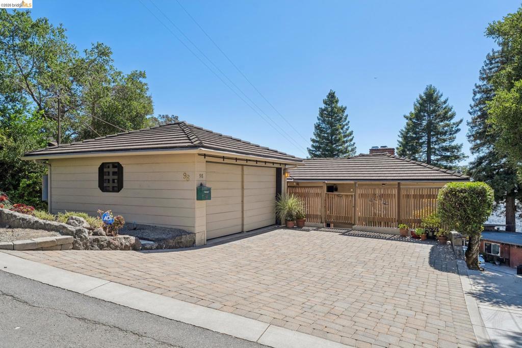 98 Fairlawn Dr