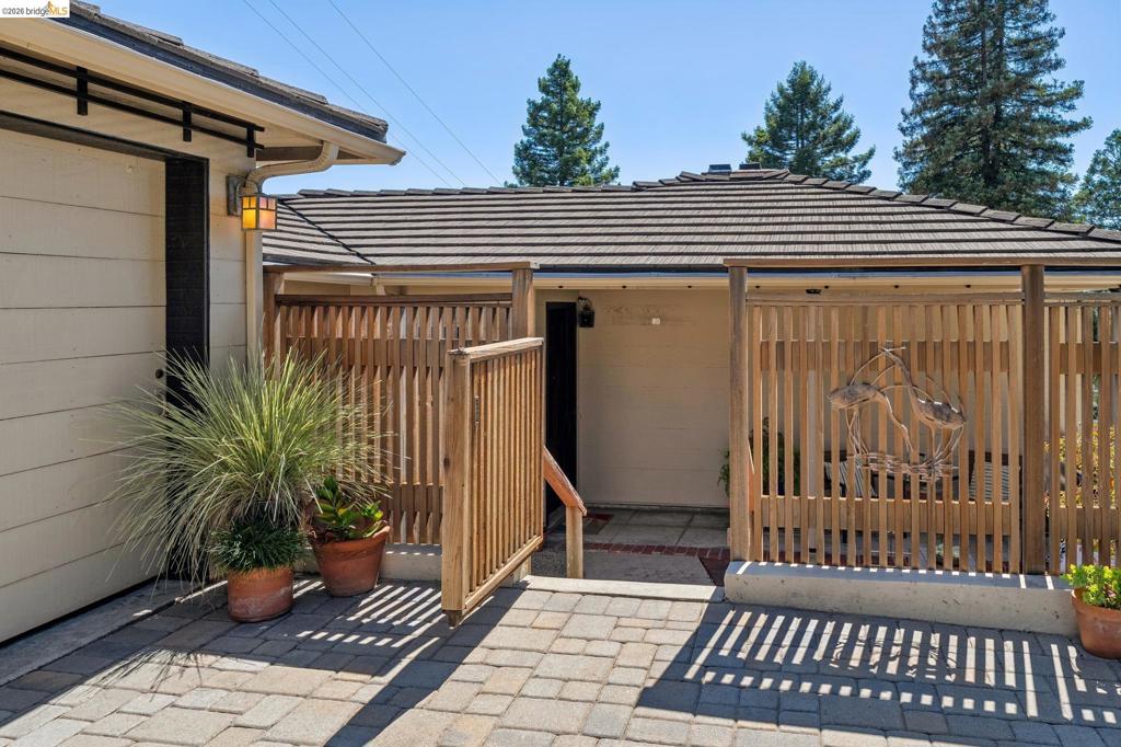 98 Fairlawn Dr