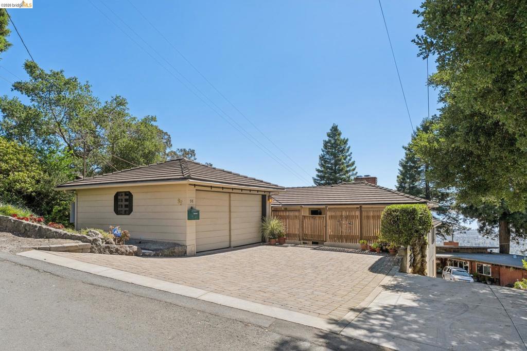 98 Fairlawn Dr