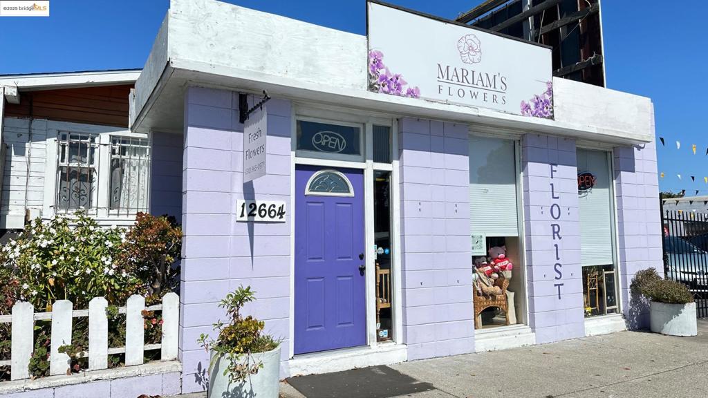 Beautiful mixed-use 2 unit property in an extremely convenient location. The front unit is a flower shop on San Pablo Avenue currently renting for $1,200/month, while the rear residential unit rents for $2,130/month. Excellent investment opportunity with solid income potential in a high-demand area. Close to BART station and almost everything.