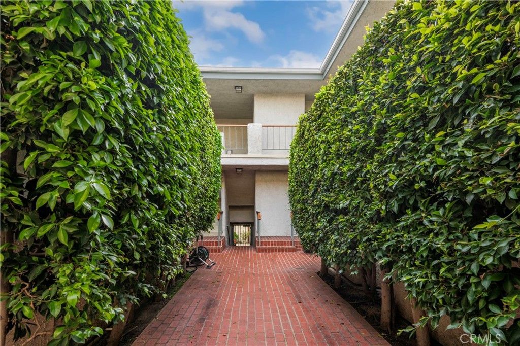 Photo of 3649 Glendon Avenue #204, Los Angeles, CA 90034 (MLS # CV26046566)