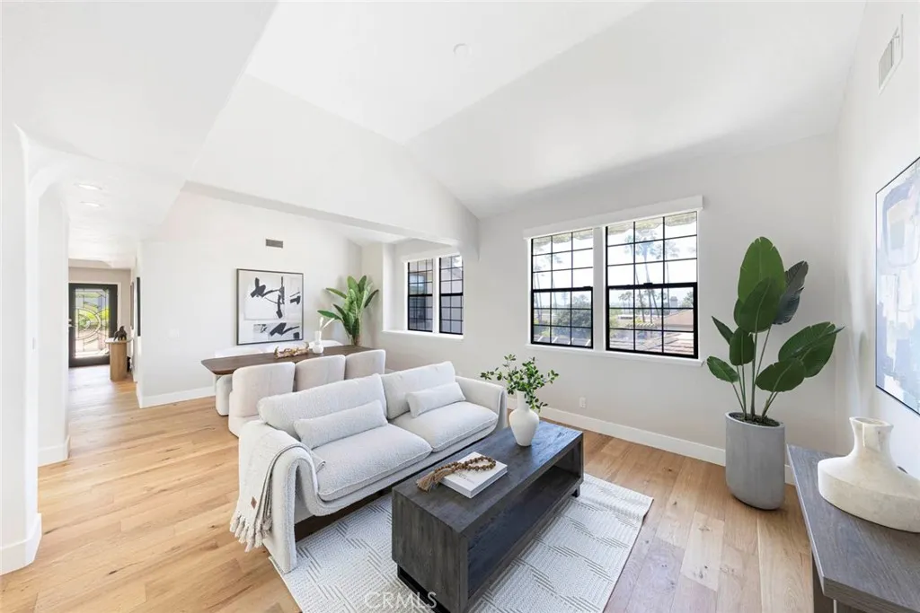 Newport Beach, California 92660, United States, 2 Bedrooms Bedrooms, ,3 BathroomsBathrooms,Residential,Active,257534