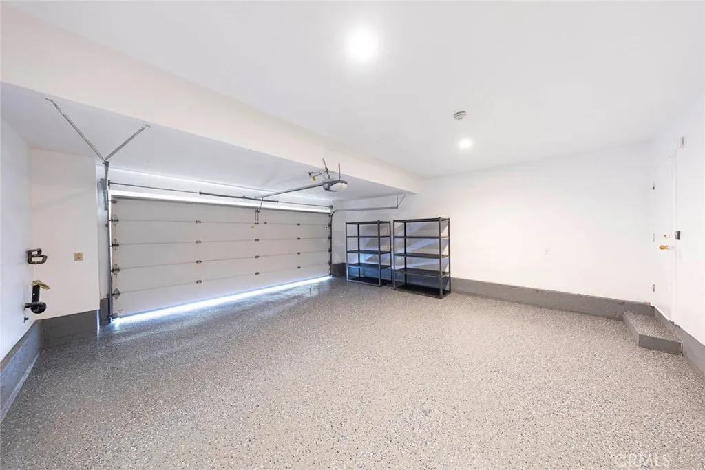 Newport Beach, California 92660, United States, 2 Bedrooms Bedrooms, ,3 BathroomsBathrooms,Residential,Active,257534