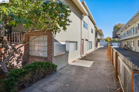 Tiny photo for 1526 Verdi St ST, Alameda, CA 94501 (MLS # 41151626)
