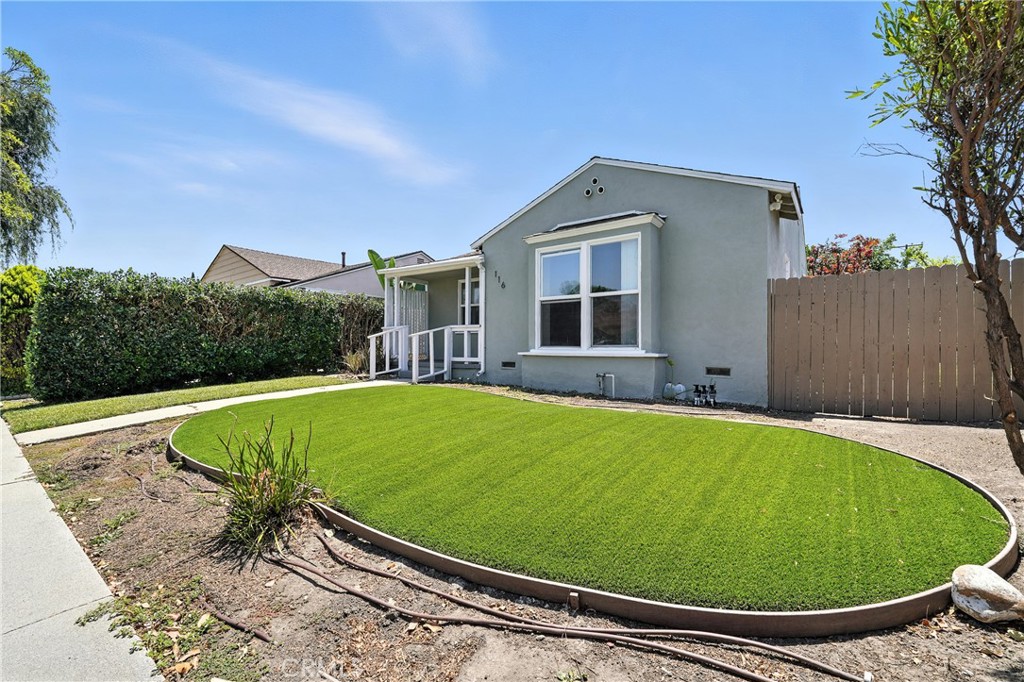 116 E Harcourt