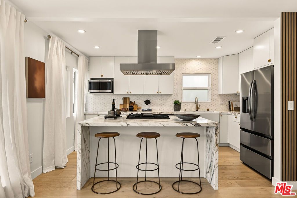 Photo of 1000 Indiana Avenue, Venice, CA 90291 (MLS # 26665369)