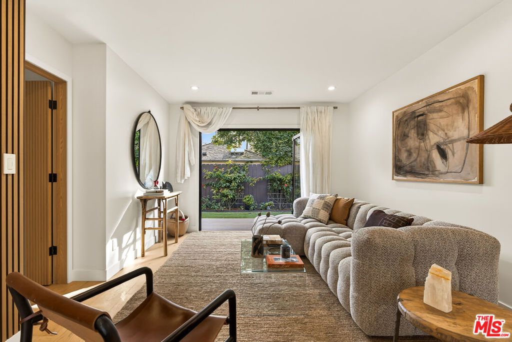 Photo of 1000 Indiana Avenue, Venice, CA 90291 (MLS # 26665369)