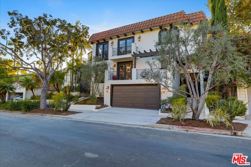 Photo of 10353 Mississippi Avenue, Los Angeles, CA 90025 (MLS # 26913913)