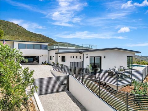 Photo of 5402 Horizon Drive, Malibu, CA 90265 (MLS # SR25121312) Photo of 5402 Horizon Drive, Malibu, CA 90265 (MLS # SR25121312)