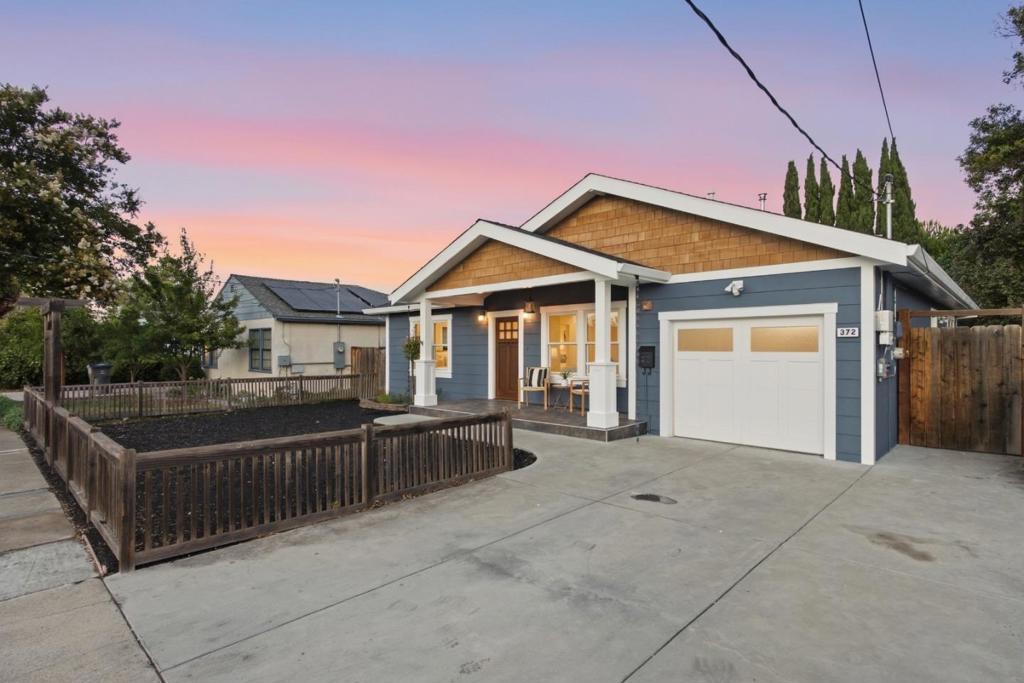 372 N Murphy Avenue