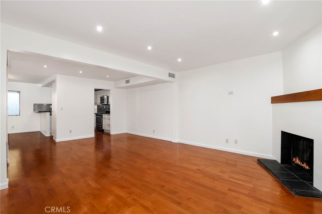 Photo of 944 Palm Avenue #5, West Hollywood, CA 90069 (MLS # SB25275991)