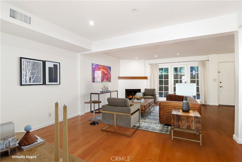 Photo of 944 Palm Avenue #5, West Hollywood, CA 90069 (MLS # SB25275991)