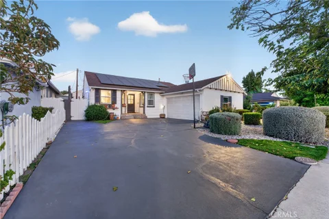 MLS: SR26208471