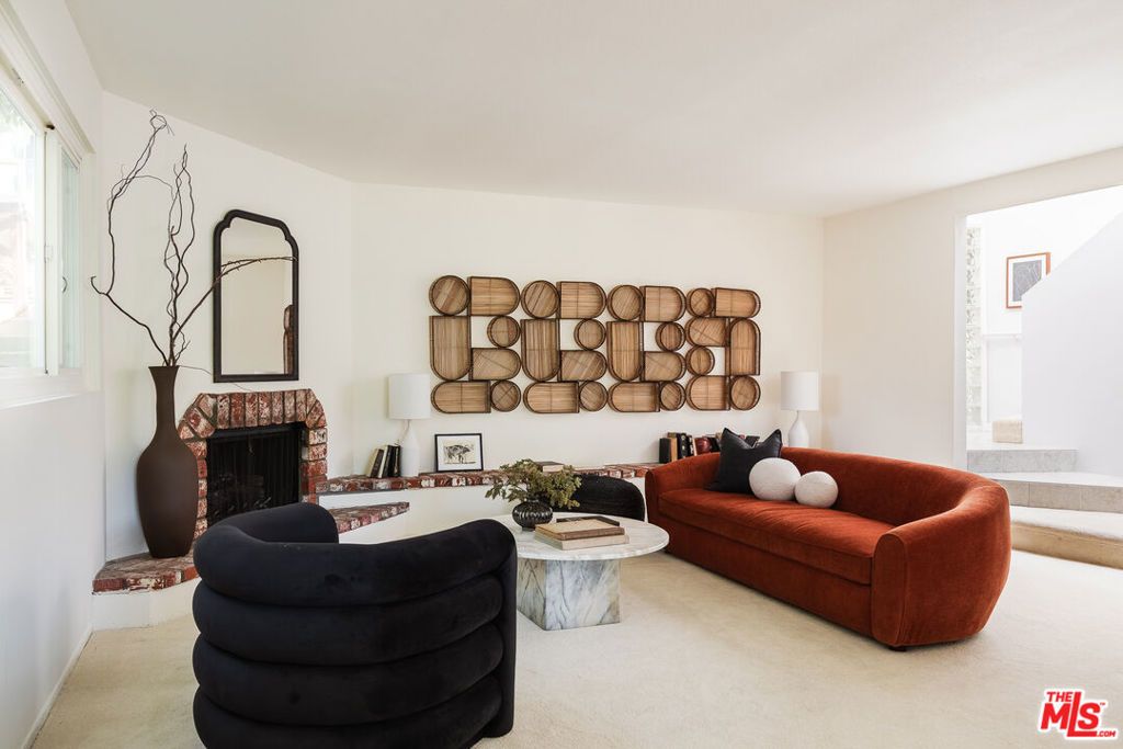 Photo of 5215 Baza Avenue, Woodland Hills, CA 91364 (MLS # 25603739)