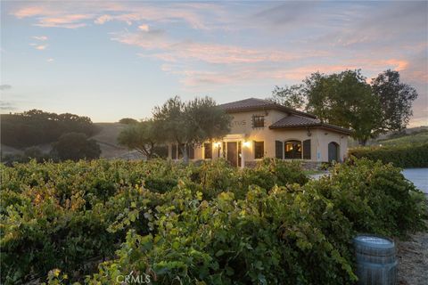 Photo of 3000 Oakdale Rd., Paso Robles, CA 93446 (MLS # SC25259304)