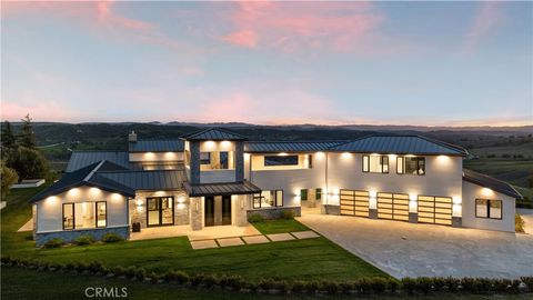 Photo of 888 Camino Vina, Paso Robles, CA 93446 (MLS # SC26110794)