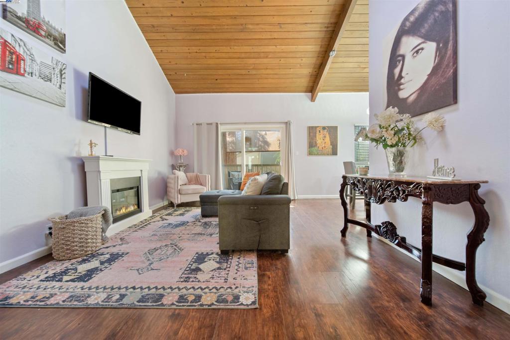 This Upgraded and bright top-floor end unit condo featuring 2 bedrooms and 1 bathroom in the highly desirable Oak Road Station complex. The open-concept living room and dining areas offer a spacious feel with the high vaulted ceilings and fireplace. Fresh paint and beautiful laminate flooring throughout, creating a warm and inviting atmosphere. Additionally, there is a large loft perfect for a home office or extra living space/storage. A big balcony for you to enjoy your morning coffee or afternoon Sunset, plus a storage room. One carport parking & Two permit parking outside. Oak Rd Station community offers wonderful amenities including a laundry facility, pool & a clubhouse. Located next to Contra Costa Canal Trail, Walden Park & Disc Golf Course. Close to Downtown shopping & restaurants, top rated schools, freeways and walking distance to BART. THIS IS THE ONE!