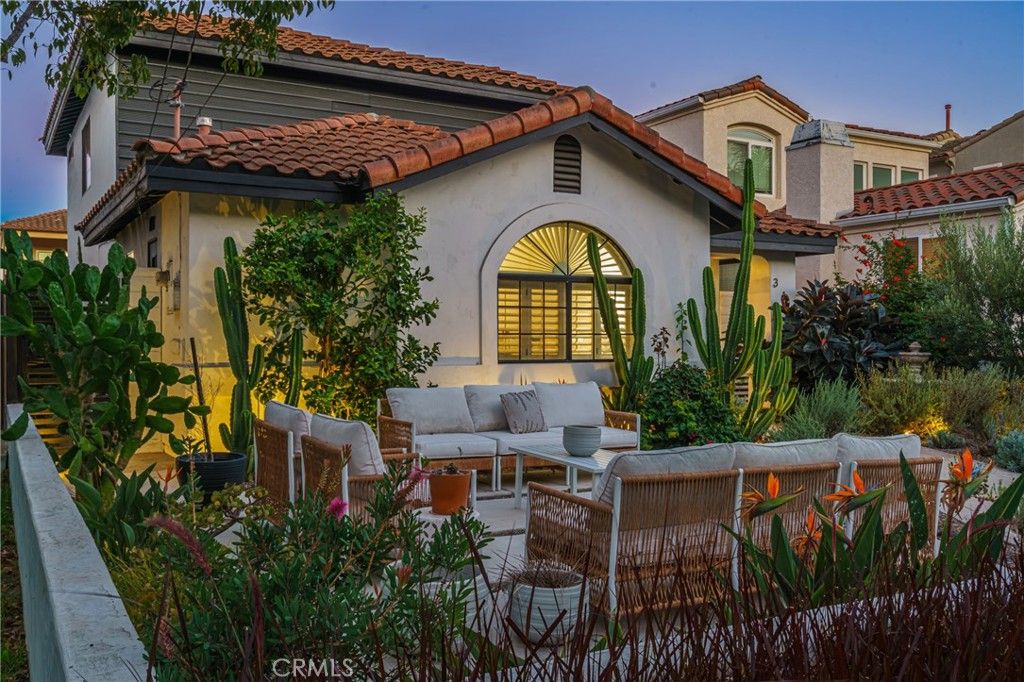 Photo of 314 Ultimo Avenue, Long Beach, CA 90814 (MLS # PW25230797)