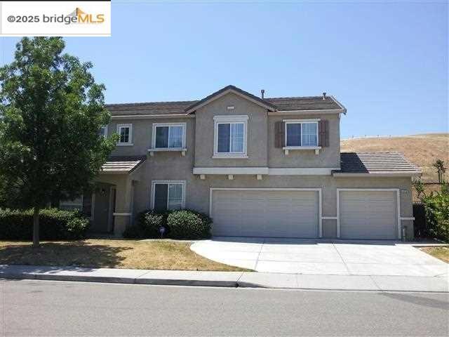 Rare Pittsburg rental opportunity! Beautiful single-family home with 4 bedrooms, 3 bathrooms and 3 car garage!! Large Master Suite, spacious family room, and beautiful dining room. Over-sized rear yard and minutes to freeway. Pets are considered upon owner approval. NEWER PICTURES TO FOLLOW!