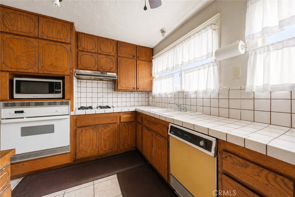 1736 W 51st
