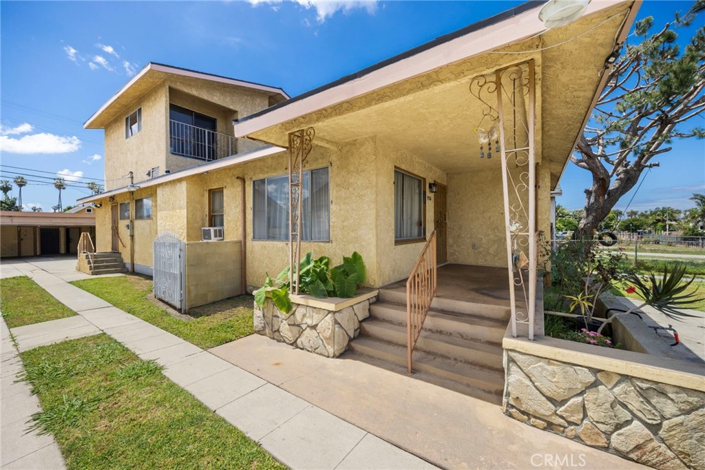 1736 W 51st