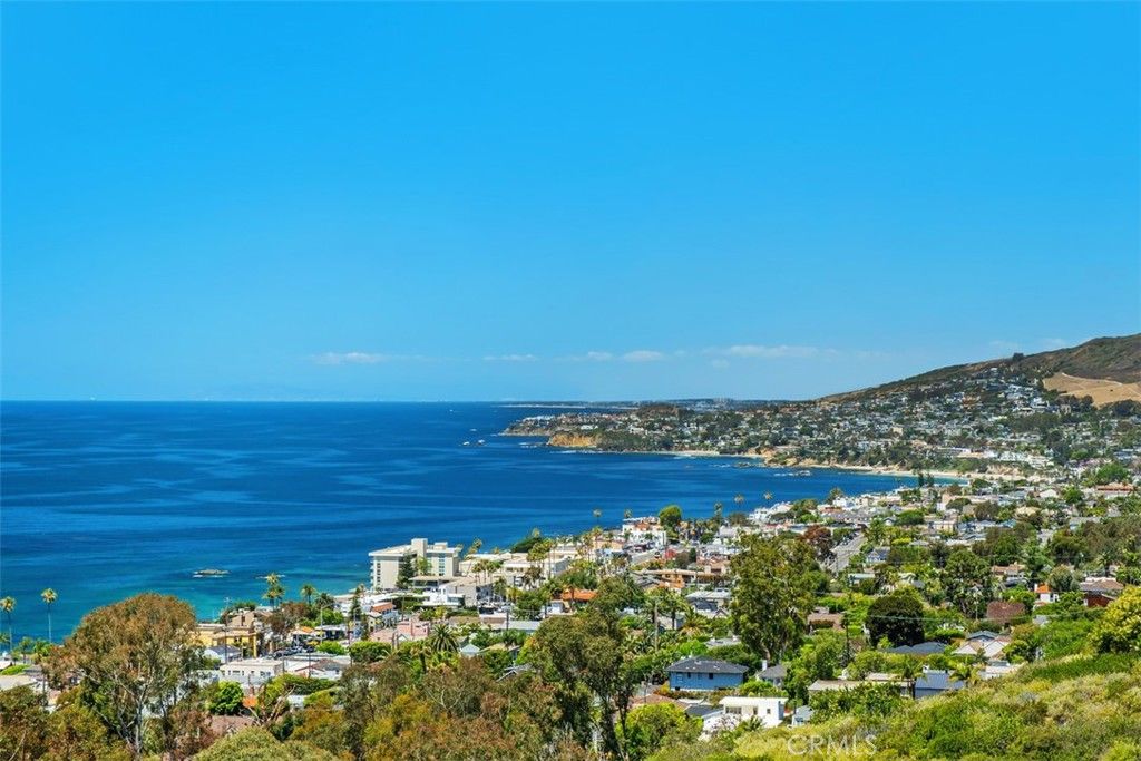 Photo of 2399 San Clemente ST, Laguna Beach, CA 92651 (MLS # LG26100001)