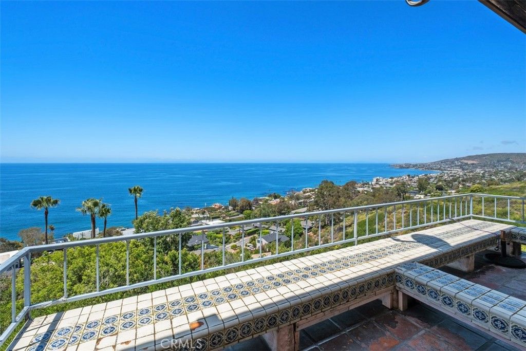 Photo of 2399 San Clemente ST, Laguna Beach, CA 92651 (MLS # LG26100001)