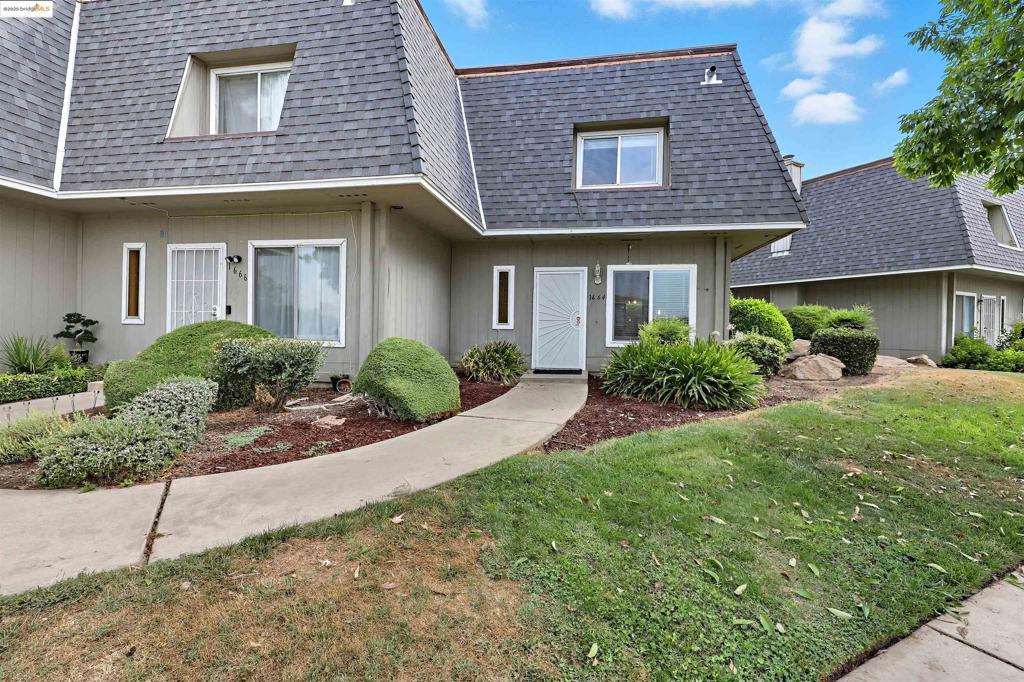 Gorgeous, move-in ready condo in beautiful Merced—just minutes to UC Merced and Merced College! Thoughtfully refreshed with over $35,000 in upgrades, this light, bright home showcases fresh interior paint, new flooring, granite countertops, and stainless steel appliances. Enjoy easy indoor-outdoor living with a private patio, plus in-unit laundry hook-ups. The community pool sits just behind the home, and you’ll love the convenience of one covered parking space and a low-maintenance yard. Close to shopping, schools, and freeway access—perfect for students, first-time buyers, or investors seeking a turnkey opportunity. ?? Don’t miss out—schedule your tour today!