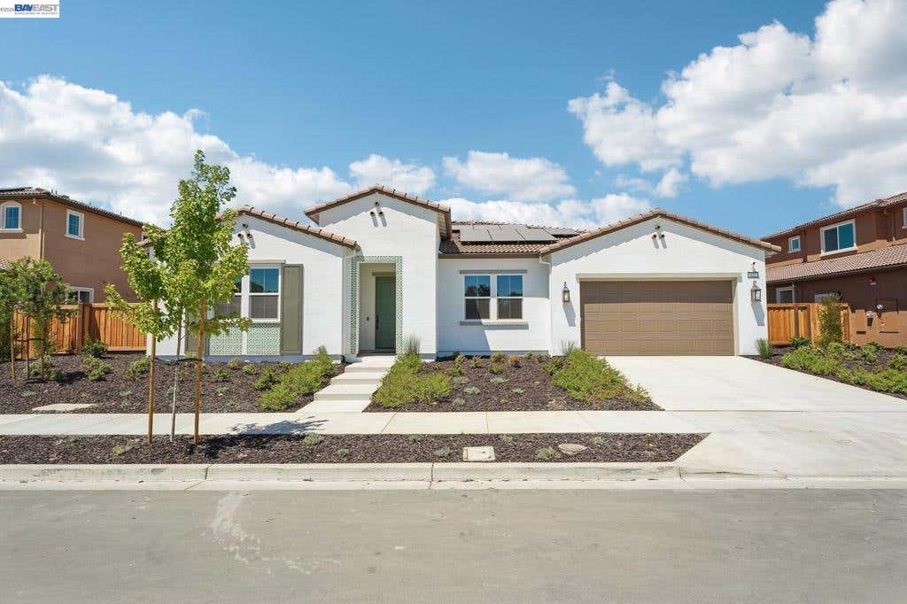 Photo of 427 Trellis Way WAY, Brentwood, CA 94513 (MLS # 41143736)