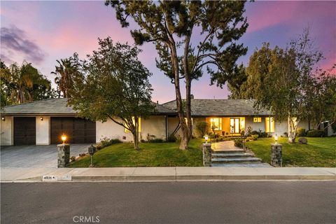Photo of 16935 Esquira Pl Pl, Encino, CA 91436 (MLS # OC26085116)