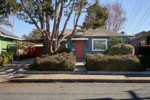 Photo of 218 Wilkes Circle, Santa Cruz, CA 95060 (MLS # ML82032780)