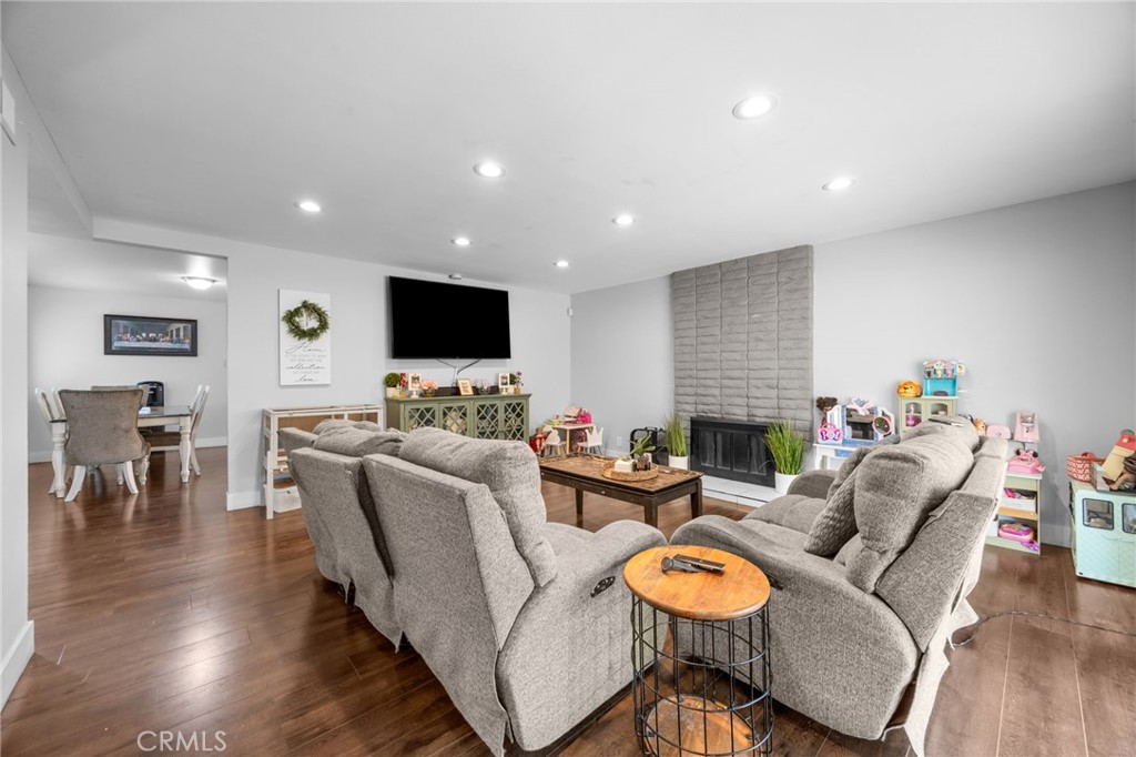 1806 W Camden