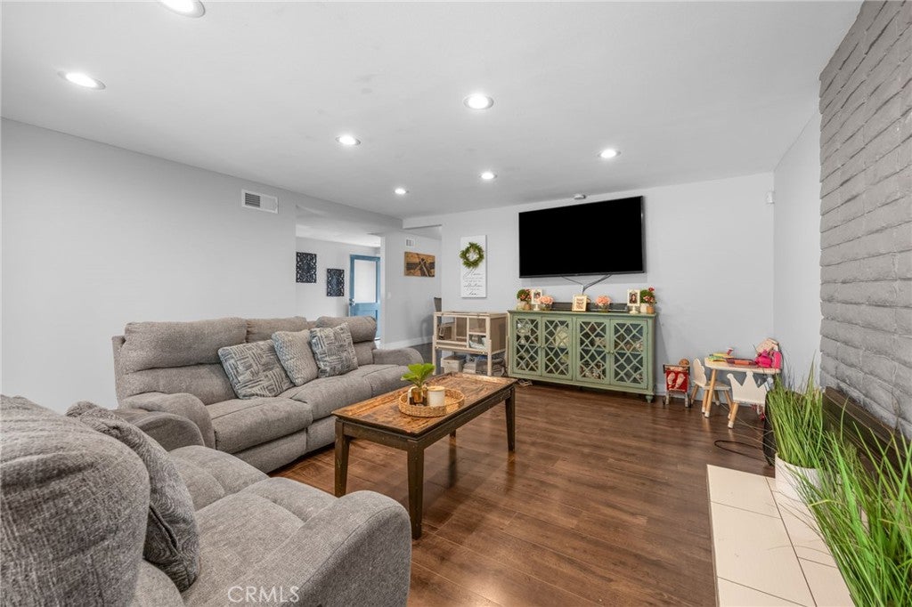 1806 W Camden