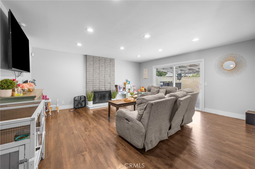 1806 W Camden