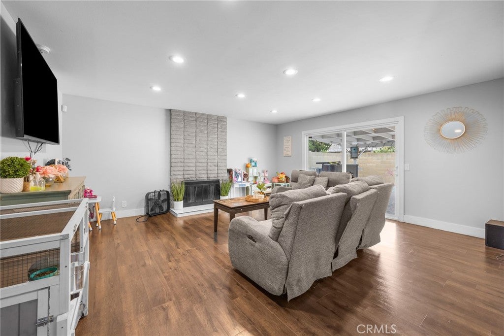 1806 W Camden
