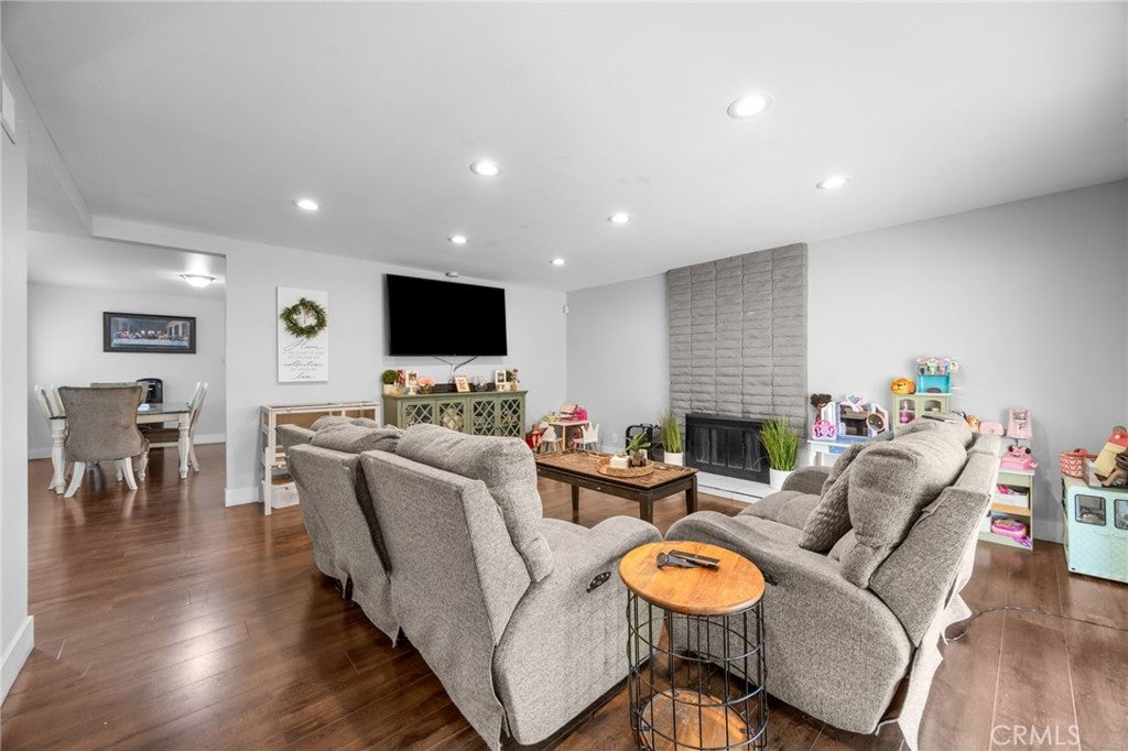 1806 W Camden