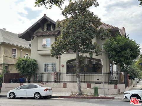 Photo of 2300 W 12th Street, Los Angeles, CA 90006 (MLS # 25597289)