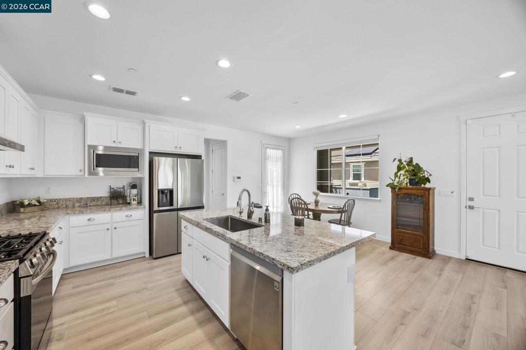 2329 Melrose Lndg