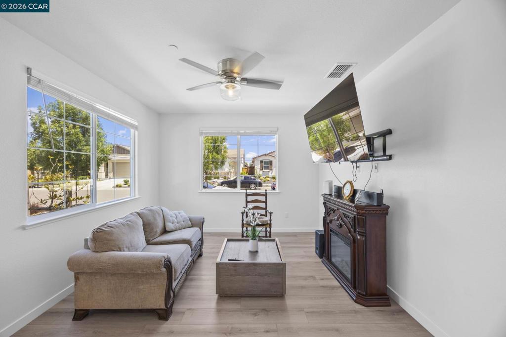 2329 Melrose Lndg