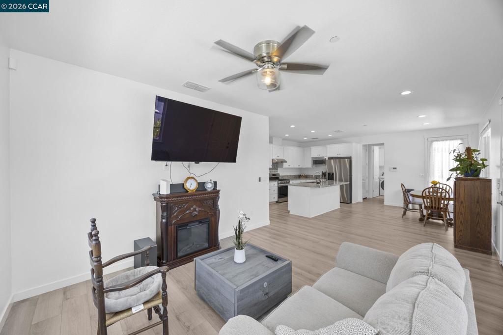 2329 Melrose Lndg