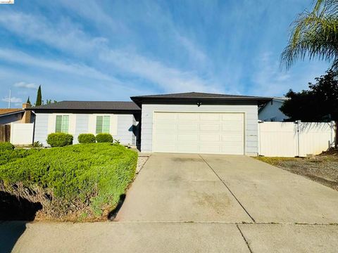 Photo of 19 Huntington Cir Cir, Pittsburg, CA 94565 (MLS # 41131986)